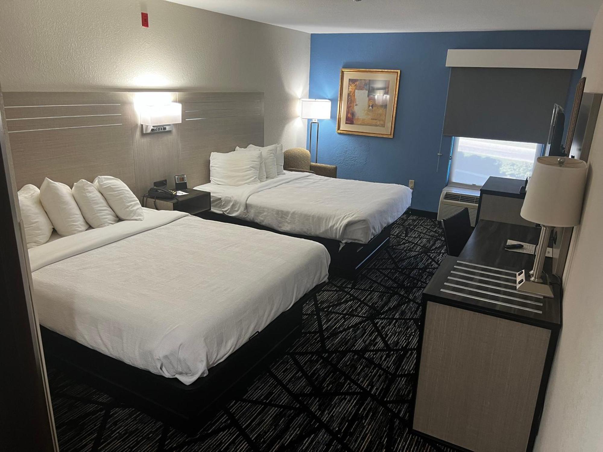 Baymont By Wyndham Monroe Ohio Hotel Bagian luar foto